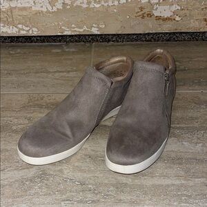 Life Stride Women's Gray Slip-On Sneakers